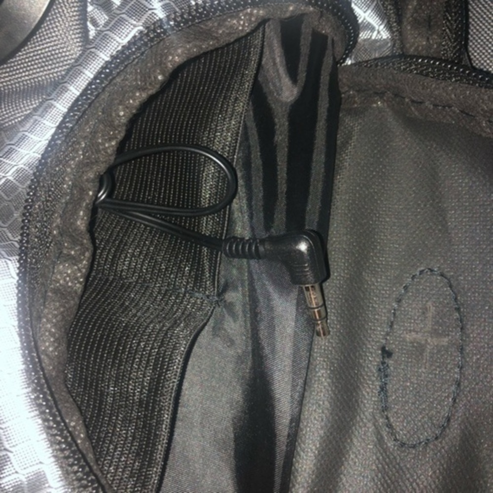 LUNCHPACK | New Leeds Insulated Zip Close Lunch-bag, Speakers, Adjustable Strap - Picture 7 of 14